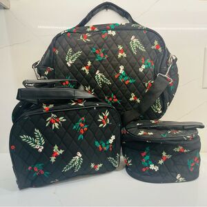 Quilted Holly Travel Set